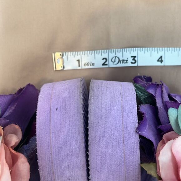 Make a statement with these adorable flower adorned wedge sz6 flip flops EUC - Picture 5 of 14